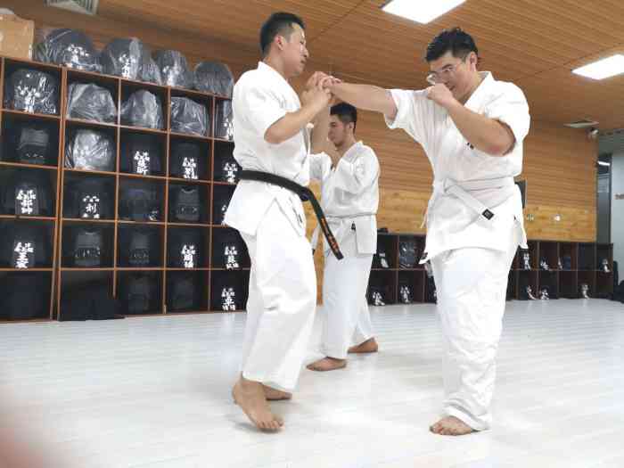 极真空手道浜井派(洗心道场)-"训练百般武艺之空手道.