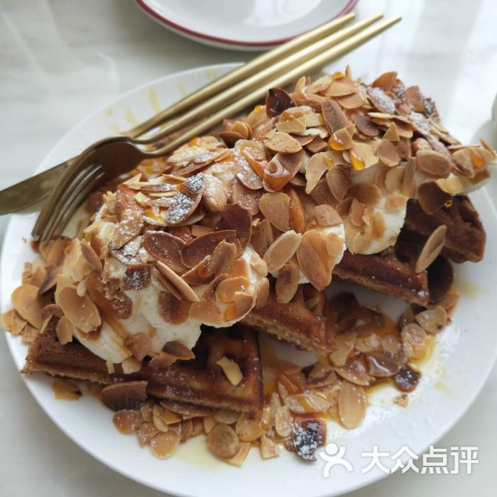 焦糖杏仁华夫饼