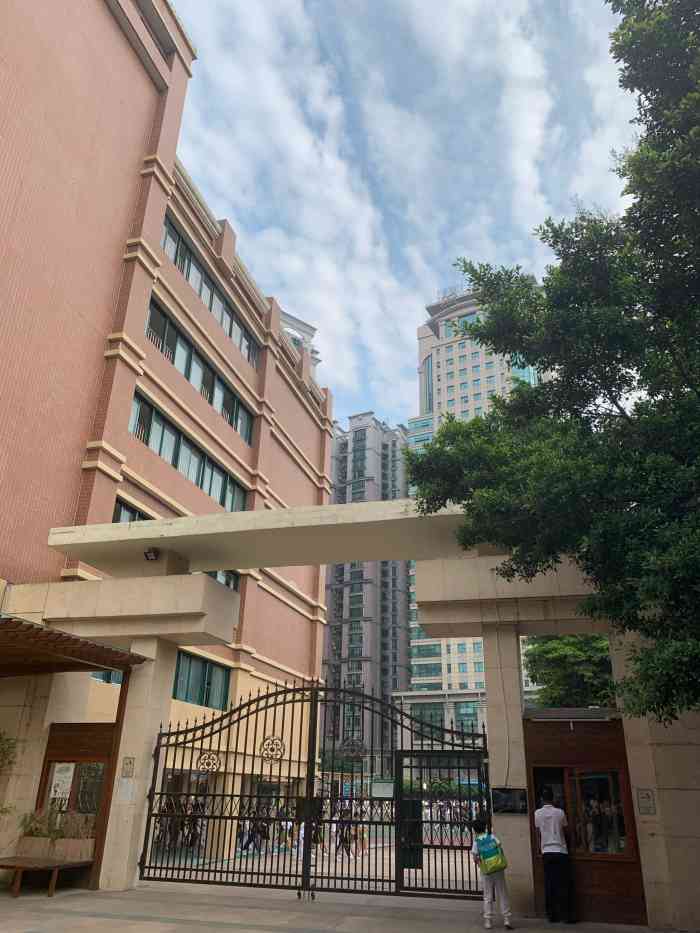 荔湾区华侨小学-"【位置】学校地址:中山八路2号【性.