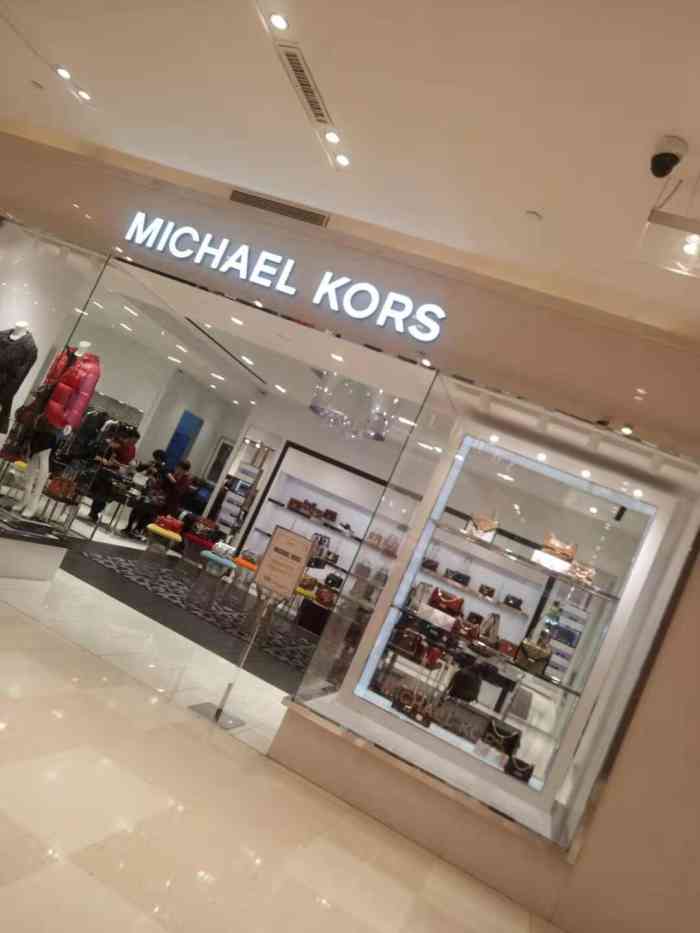 michael kors(松雷商业店)-"疫情原因 门店在打折门口