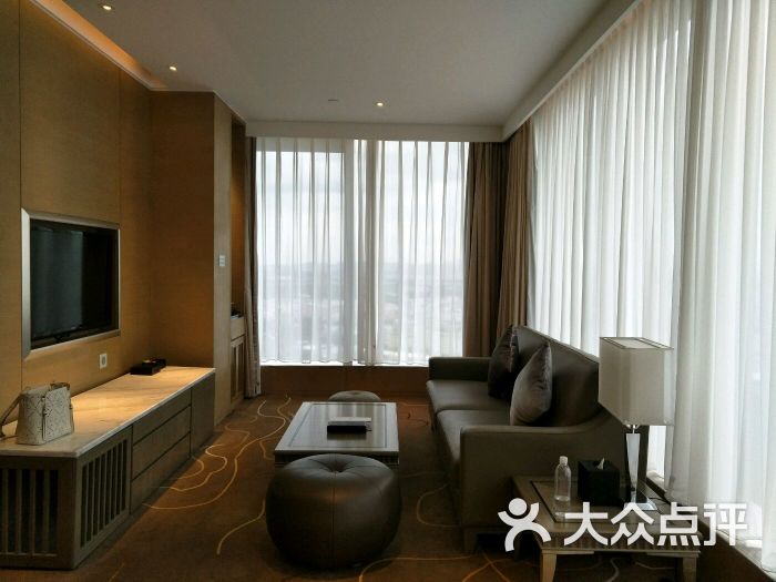 广州朗豪酒店-两面落地窗 景色好图片