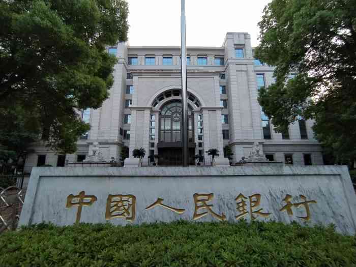 本来光看外面以为只是中国人民银行呢.