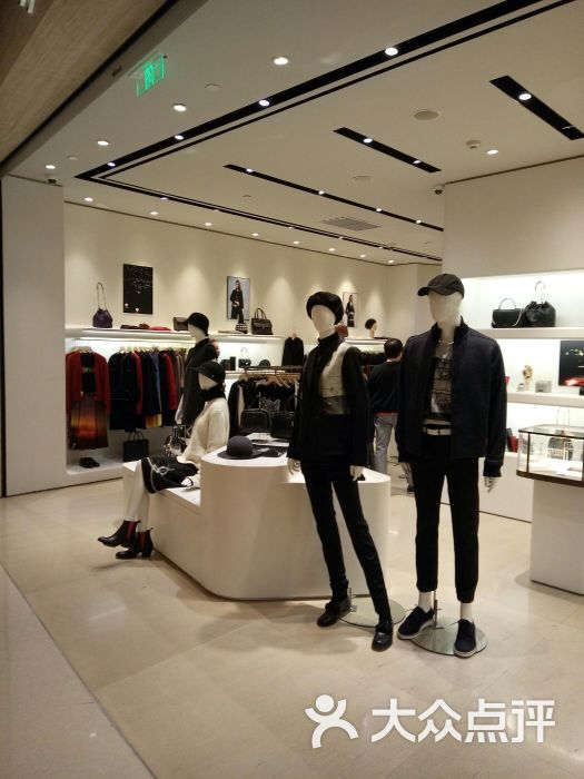agnes b.(国金中心店)门面图片 - 第1张