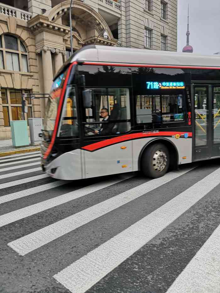 71路中运量公交车(西藏中路站)-"71路在上海是神奇的存在,单程距离17
