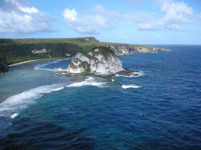 万岁崖-"99位置:美属北马里亚纳群岛联邦最大岛.