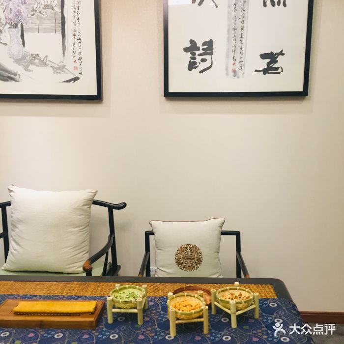 和闺蜜们周末小聚,吃完饭一查点评就找到这.