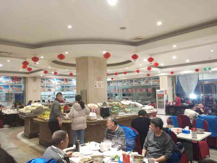 亚华大酒店自助餐厅