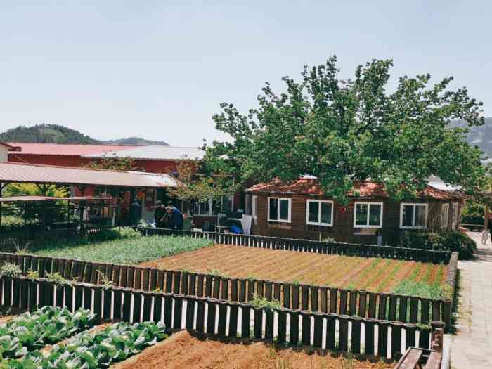 明秀园山庄-"明秀园山庄 位于崂山区 滨海大道旁 北宅