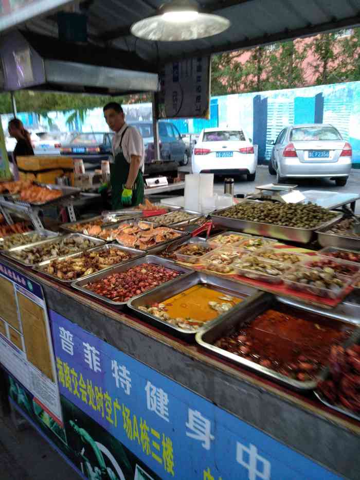 日照当地大学城的夜市有点杭州垃圾街的感觉吃喝玩乐一体关键是价格