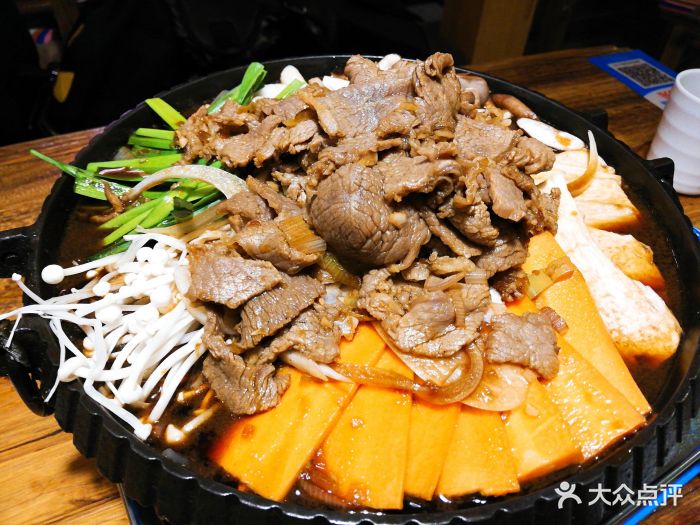 百年石锅石板牛肉图片