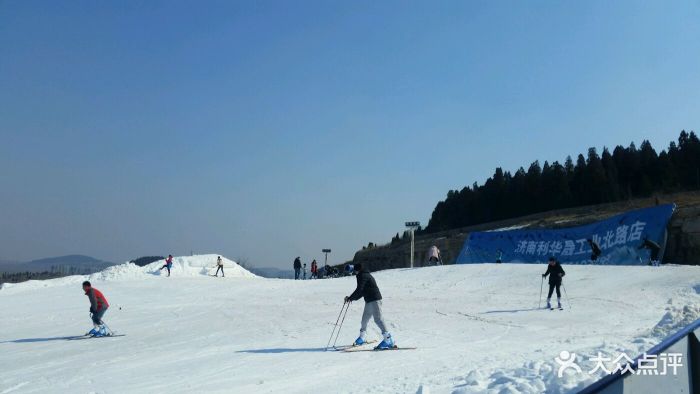 济南蟠龙山滑雪场图片