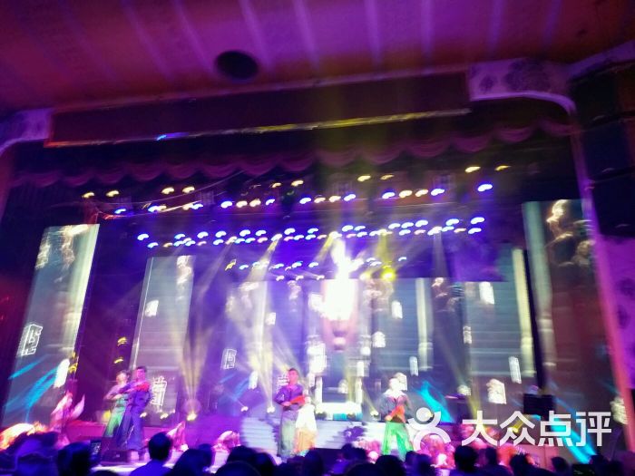 新中原大剧院:现在谁主持啊,以前不是洪宇吗?