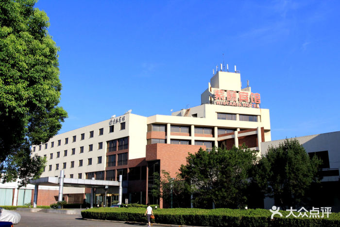 上海紫藤宾馆开业时间1990年2月18日,新近.