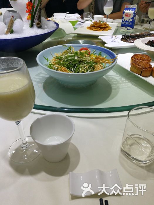 牛油果花吃饭开心上传的图片