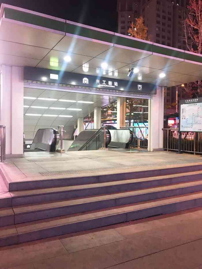 兴工街地铁站-"兴工街地铁站和其他地铁站比好宽敞,很
