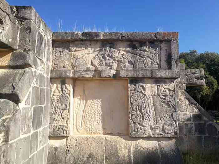 库库尔坎金字塔"库库尔坎在玛雅语中意为 带羽毛的蛇神 所.