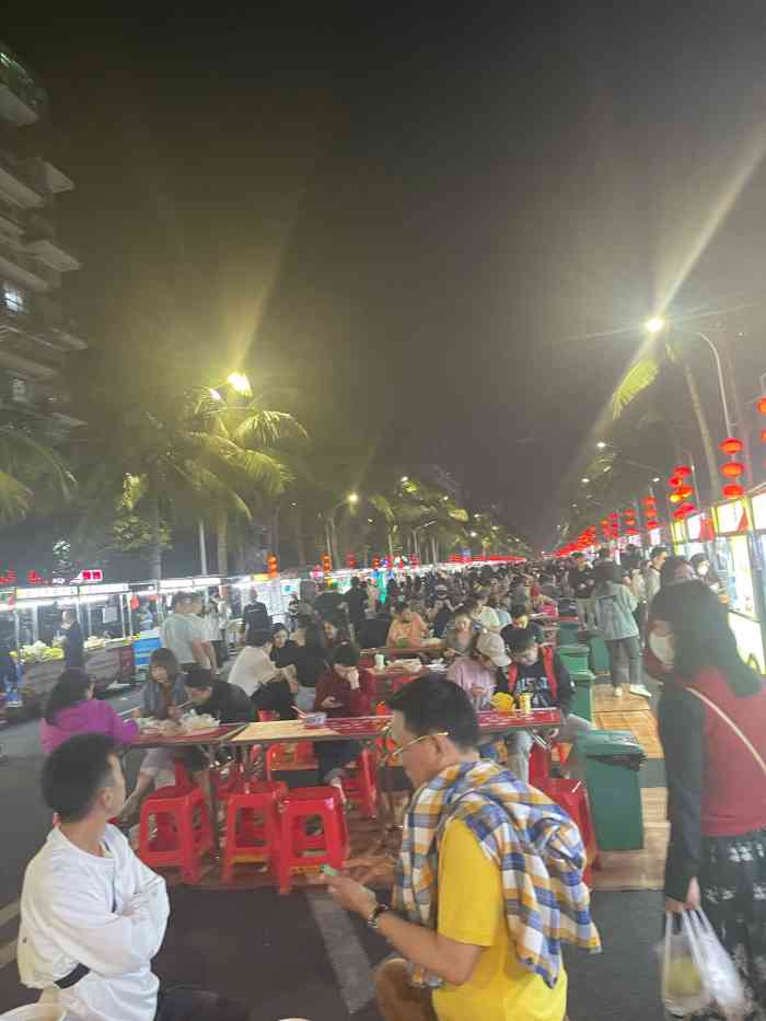 海大南门夜市-"南门小吃街重复的类型太多了 每次必买