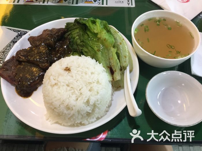 黑椒牛仔骨碟头饭