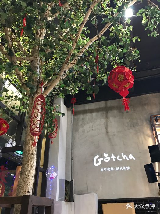 家附近、台湾人开的奶茶店,一开张的时候人.