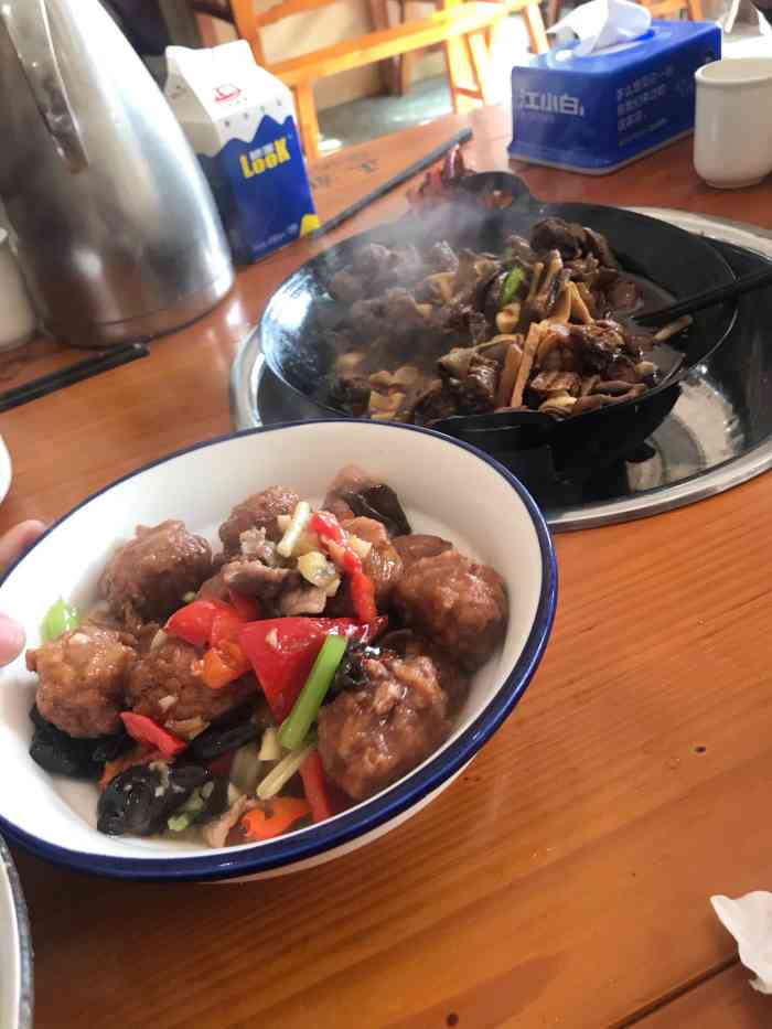 郭记怪味鸭(君山店"去的时候还有一张桌子,朋友快点去抢了.