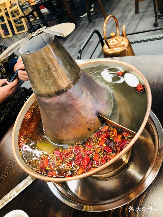 鲜不贰老北京铜锅涮肉鸳鸯锅图片