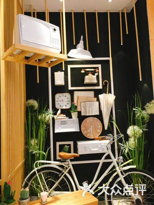 佐阾虹湾购物中心