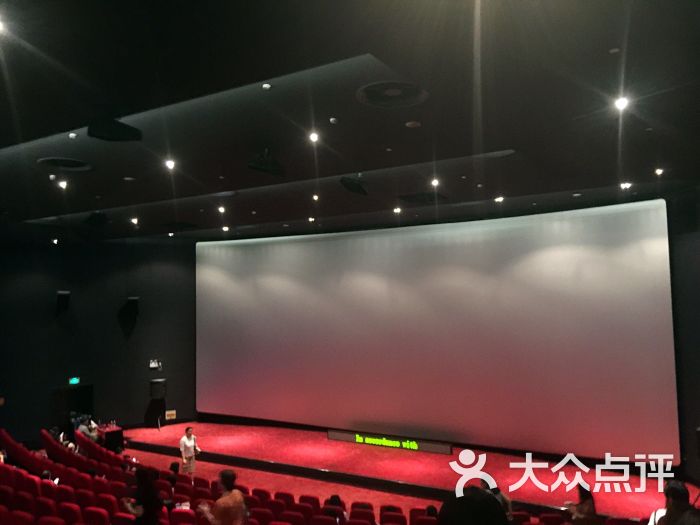 和平影都是上海老牌电影院了 最早一批的imax