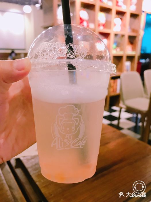桃子冰摇茶