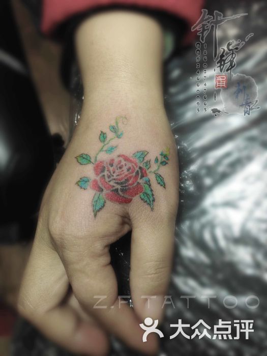 纹身武汉纹身光谷针锋刺青手上玫瑰花纹身