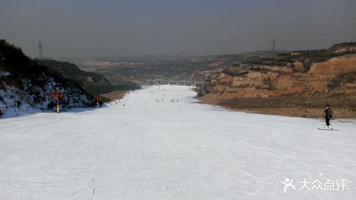 采薇庄园四季滑雪场图片