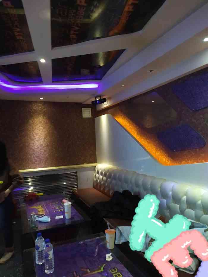 牛仔酷ktv(菲比店"环境很好的,房间也很大的!还会再来!