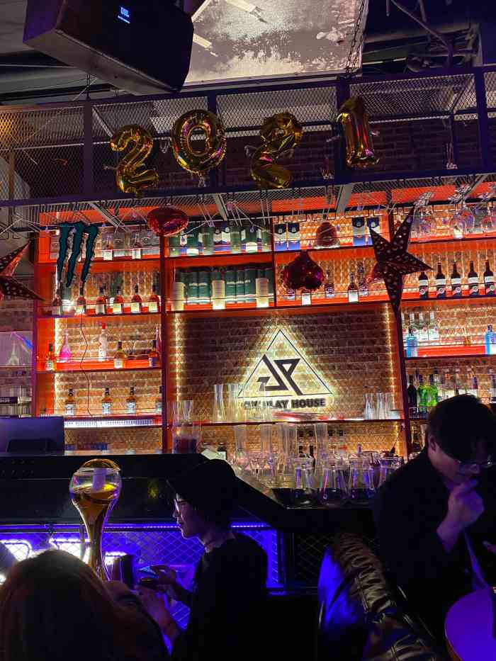 up嘻哈酒吧(粉巢店)-"朋友中奖的一起过来玩一下,在黄兴中路71.