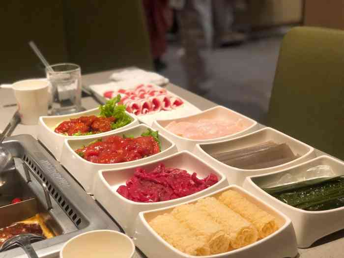 海底捞在滕州开业后最起码实现了番茄牛肉汤自由还是很快乐滴