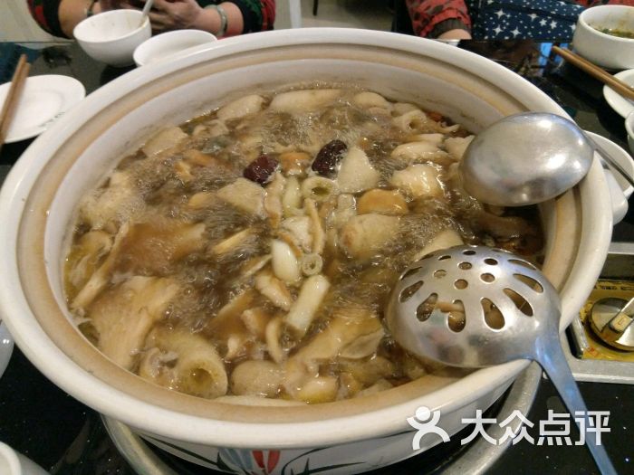 雪山云朵野生菌火锅图片 第1张