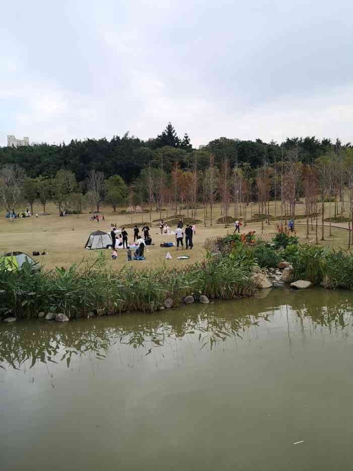 牛岗山公园"牛岗山公园位于晋安区体育馆旁边,附近公.