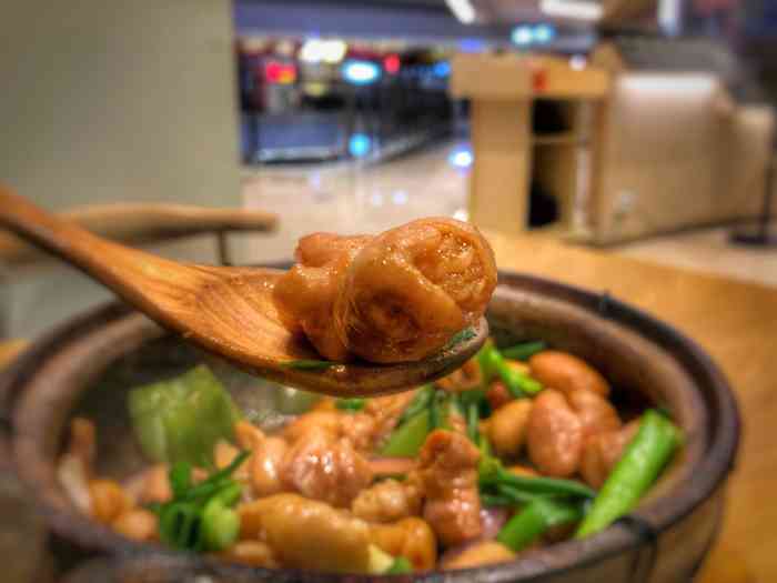 湛江华都汇啫啫煲推荐09田鸡煲全场最佳辣味咸味混合加上用瓦煲煮又