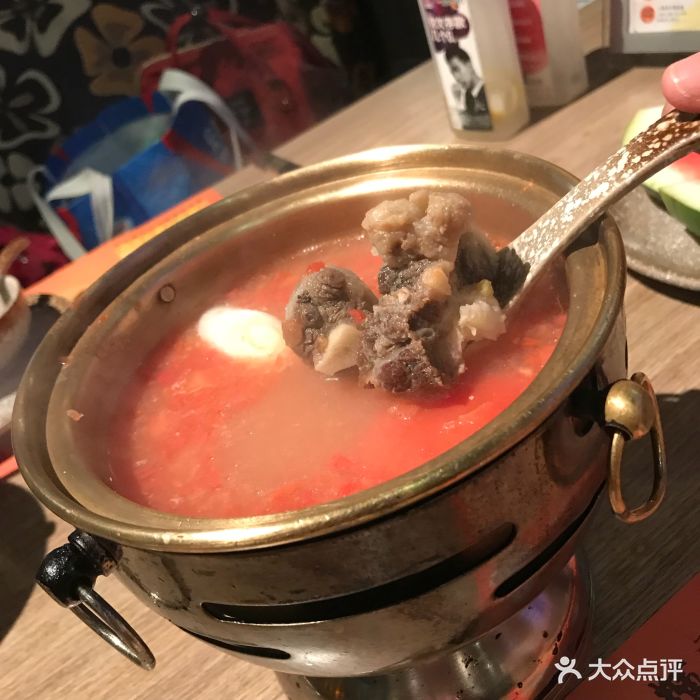 金牌小辉哥火锅澳门猪骨煲(正大广场店)-牛尾番茄锅底图片-上海美食