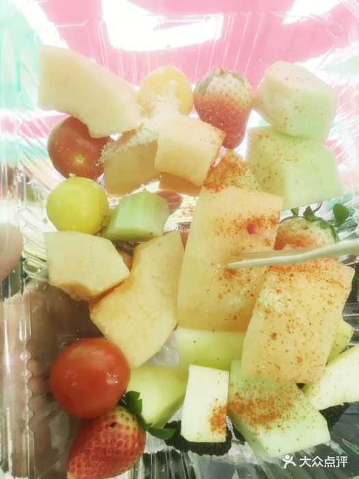 吃完饭,小伙伴想吃水果,刚好路过这里,就.-开