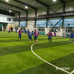 搜客室内足球馆停车场