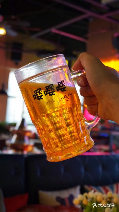 老城区抖音版炭火蛙锅(1912店)恶搞啤酒杯图片