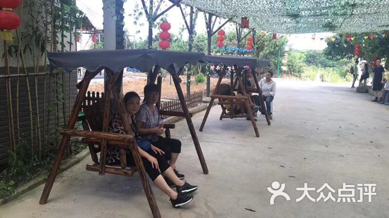 竹篱茅舍生态休闲农庄
