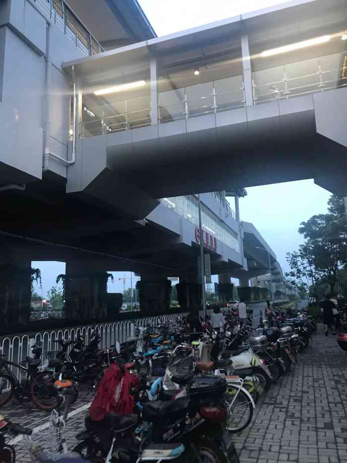 汇臻路地铁站