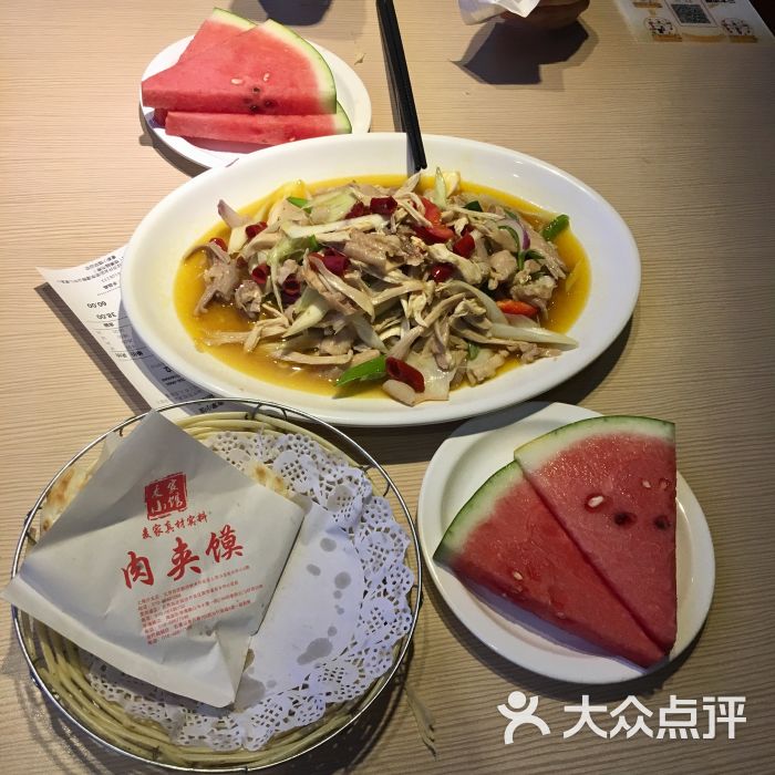 肉夹馍我姐们儿一下吃了两个〈笮饲 亦庄 烧烤 麦家小馆(荣京道店)