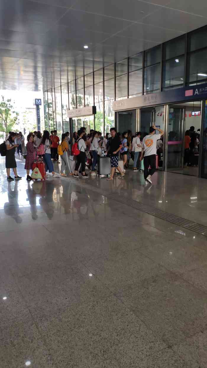 佛祖岭地铁站-"佛祖岭地铁站,算是藏龙岛的居民的大.