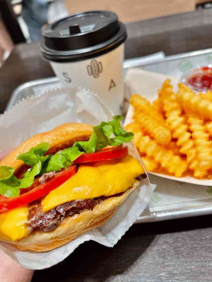 shakeshack虹桥机场店