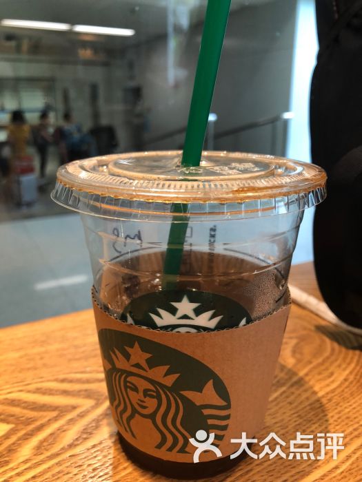 星巴克(首都机场t1店)冰美式咖啡图片 - 第1张