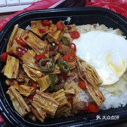 帮老总打饭_食堂阿姨打饭照片(2)