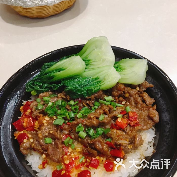 剁椒牛肉煲仔饭