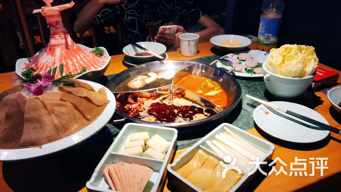 潮辣矿泉水火锅(财富街店)图片 - 第1张