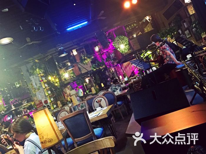 胡桃里音乐酒馆(和平旗舰店)的点评